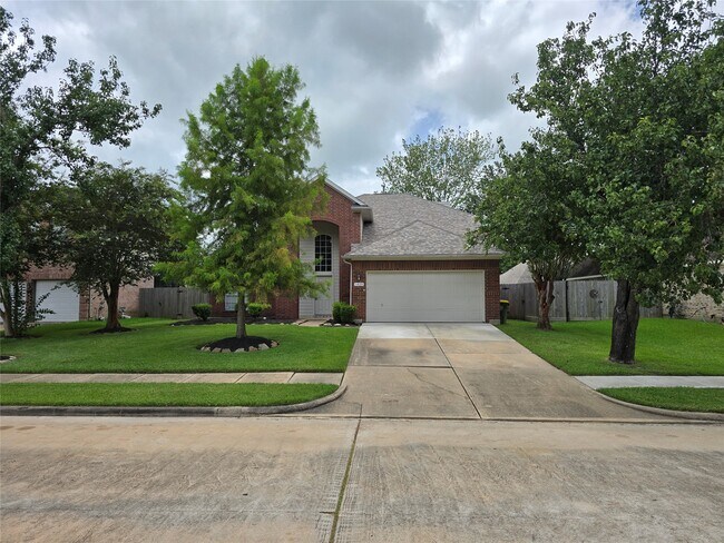 Building Photo - 1820 Branch Hill Dr