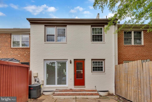 Building Photo - 8529 Lakinhurst Ln