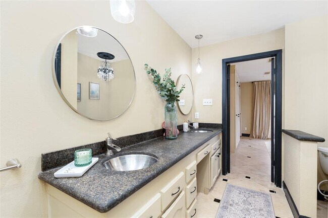 Building Photo - 18138 Bal Harbour Dr