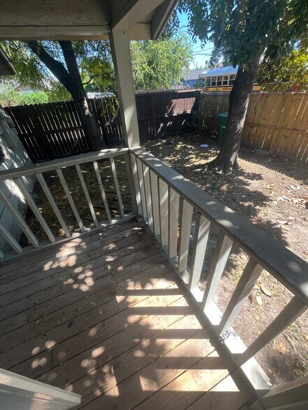 Building Photo - 8201 Bangle St