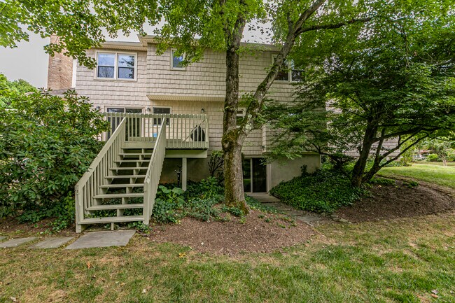 Building Photo - 30 Laurel Wood Dr