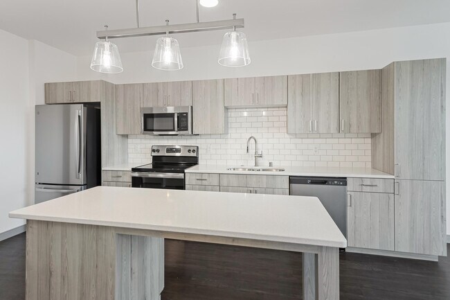 Building Photo - 2420 E Capitol Dr