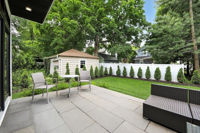 Building Photo - 528 Sagamore Ave