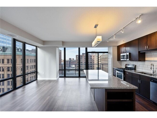 Building Photo - 465 Nicollet Mall