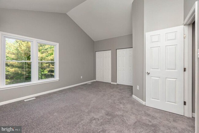 Building Photo - 324 Talbot Ct