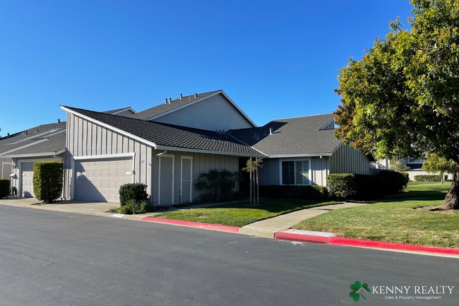 Primary Photo - Modern Foster City 3 Bedroom Townhome with...