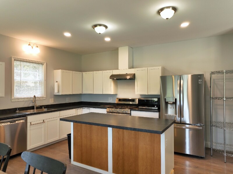 Building Photo - 425 Shamrock Ct