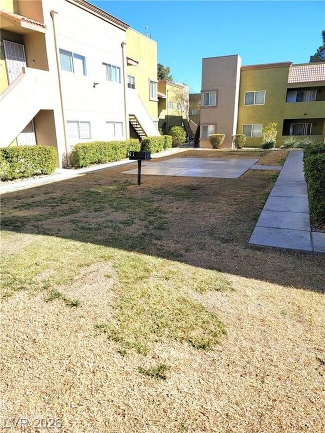 Building Photo - Adorable condo with great usage of space