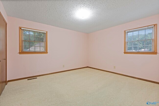 Building Photo - 12017 Camelot Dr SE