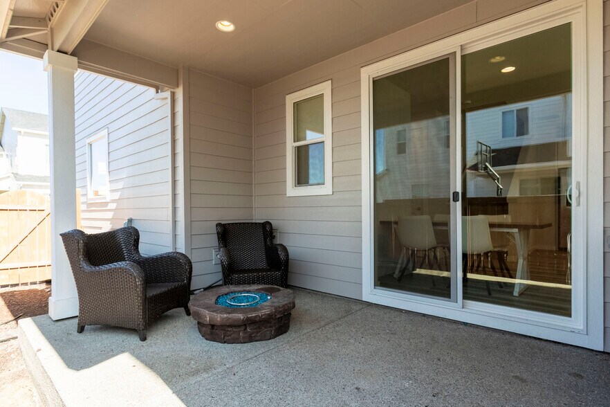 Building Photo - 6533 SW Lupine Ln