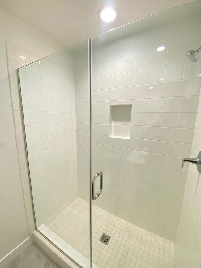Building Photo - Advent - Three Story Townhome W/ Attached ...