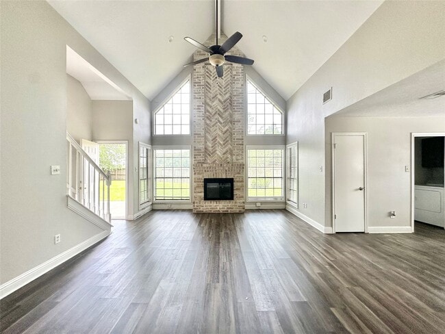 Building Photo - 2523 Castle Pl