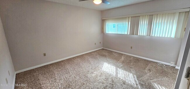 Building Photo - 810 Poinsetta Dr