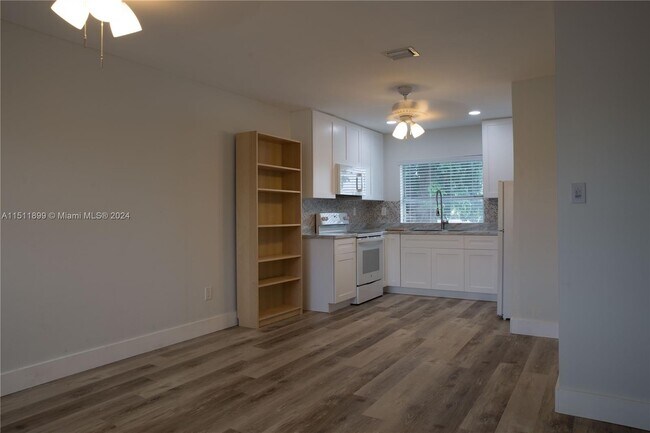 Building Photo - 11140 SW 70th Terrace