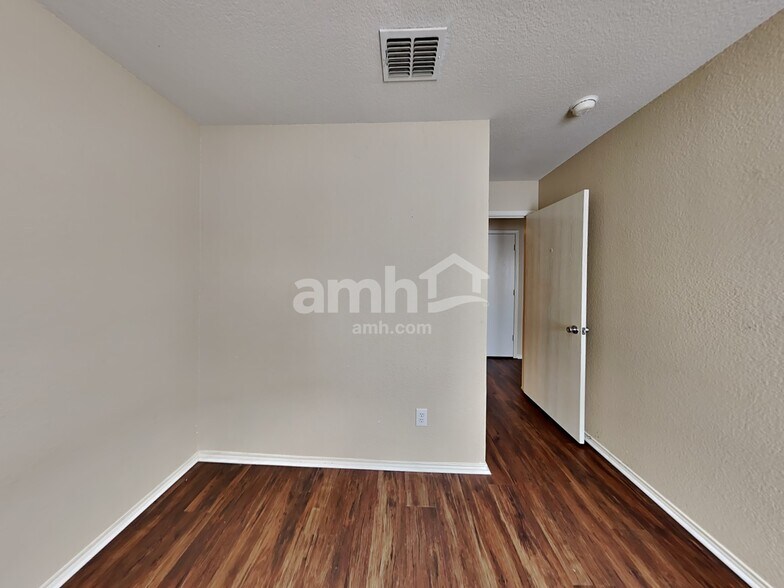 Building Photo - 912 Jamie Dr