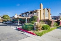 Building Photo - Beautiful 2 Story Townhouse with Prime Location!!