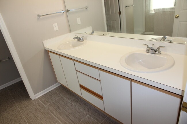 Building Photo - 1774 Weatherstone Dr