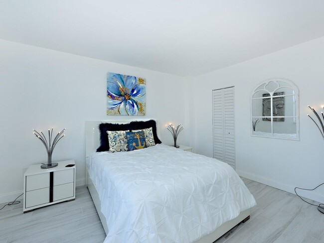 Building Photo - 3450 S Ocean Blvd