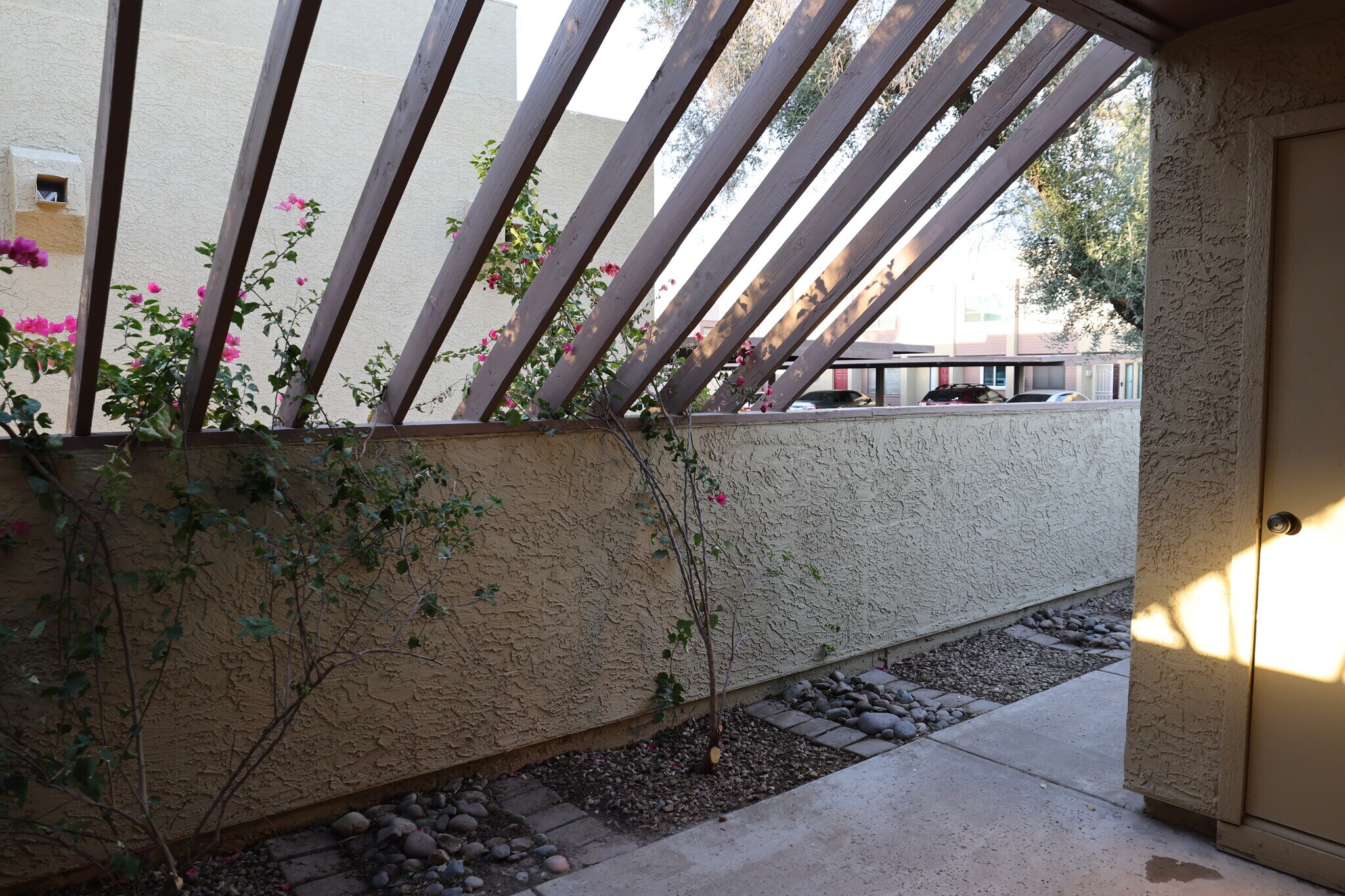 Building Photo - 700 W 14th St