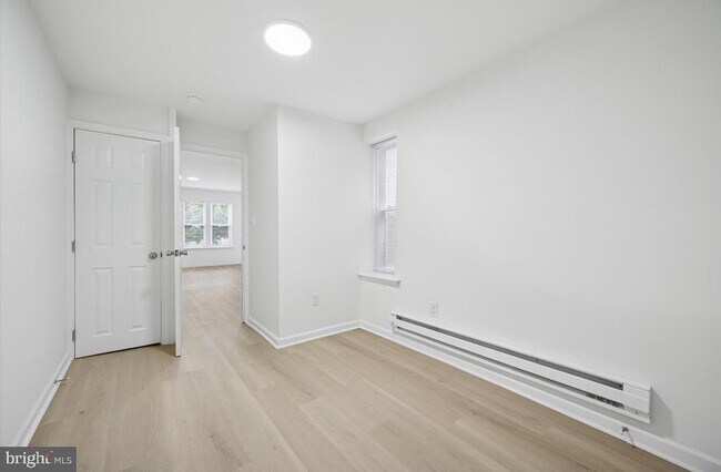 Building Photo - 887 N 46th St