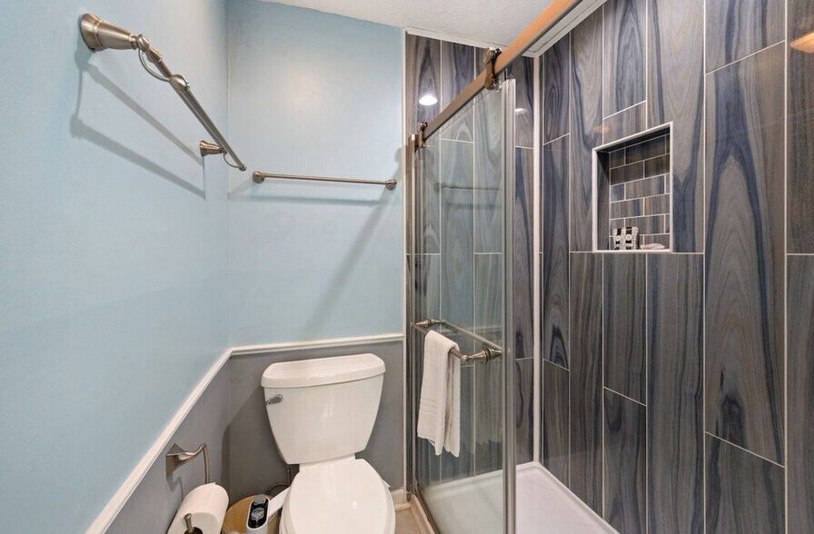 Building Photo - 117 Pinehurst Ln