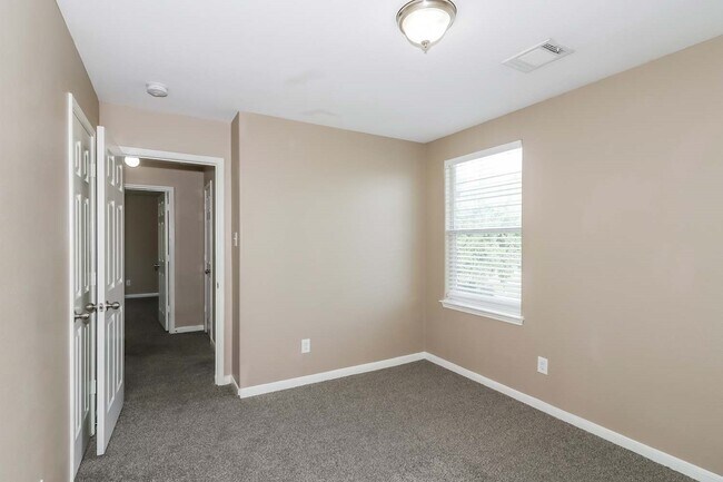 Building Photo - 28910 Rio Grande River Dr