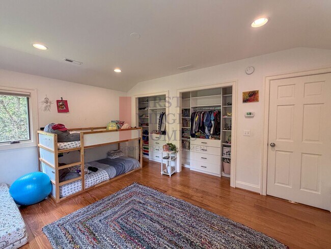Building Photo - Furnished 4Bedroom/3.5 Bath Home in Ivy