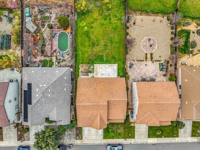 Building Photo - EXTRA LARGE HOME AND LOT... NESTLED IN THE ANTIOCH HILLS... 5 BEDS/3 BATHS/LARGE LIVING ROOM AND ...