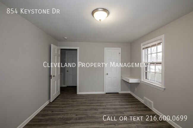 Building Photo - 854 Keystone Dr