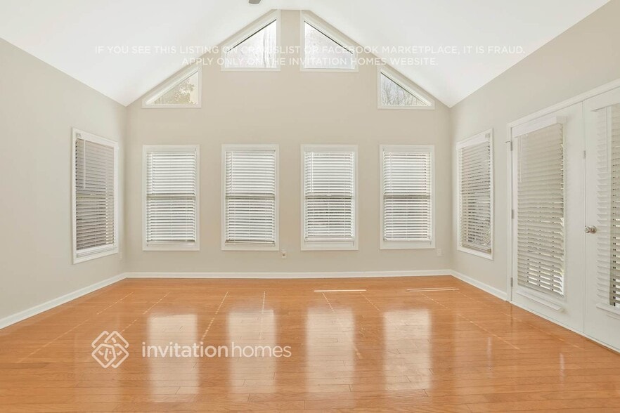 Building Photo - 2905 Granville Dr