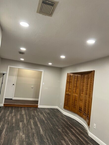 Building Photo - 10914 Clear Fork Dr