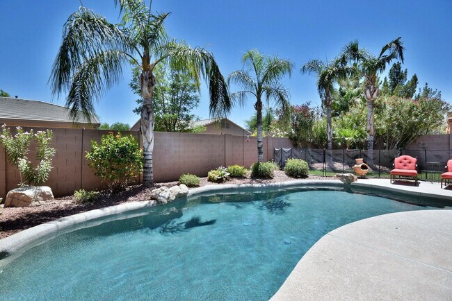 Building Photo - 483 W Carob Dr