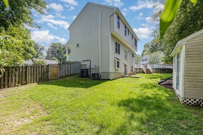 Building Photo - 11814 Gardenia Dr