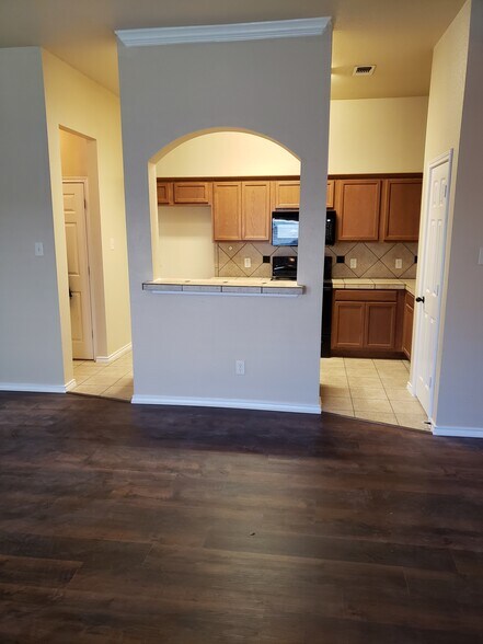 Building Photo - 1304 Piedmont Dr