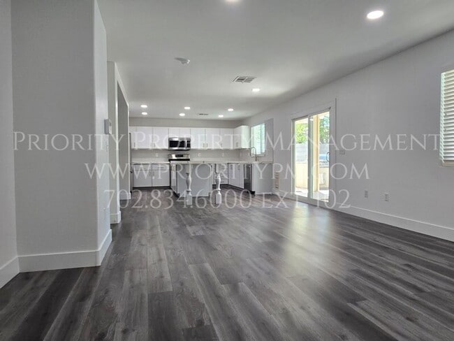 Building Photo - 10001 Ranch Hand Ave
