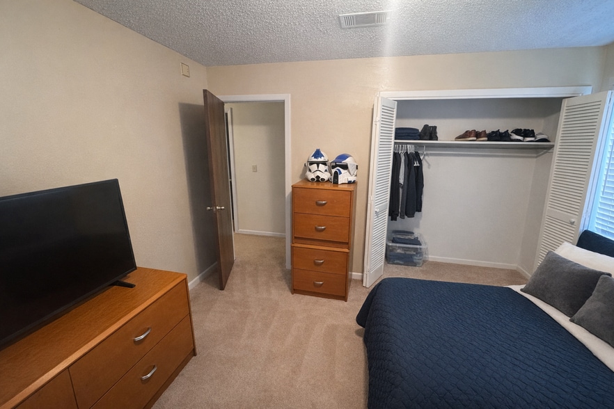 Building Photo - 205 Dogwood Dr