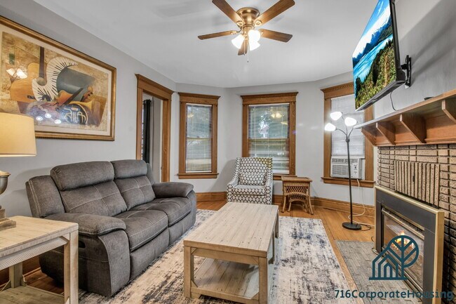 Building Photo - Furnished 3-Bedroom Upper Apartment on Bird Ave