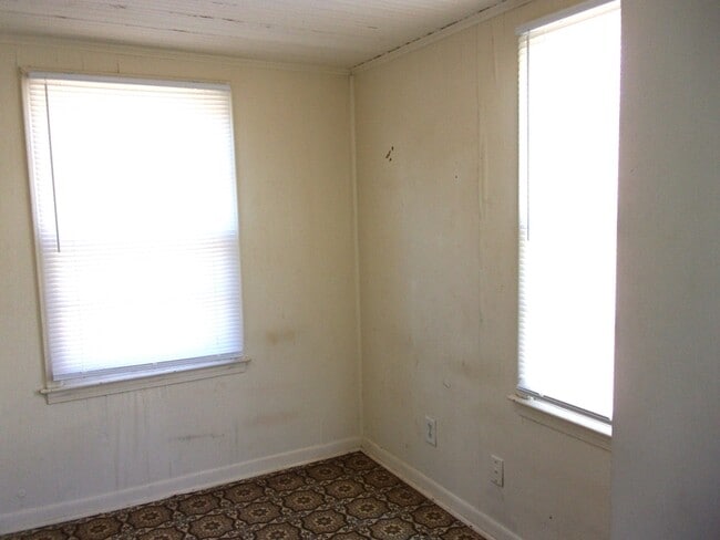 Building Photo - 502 Brendale Dr