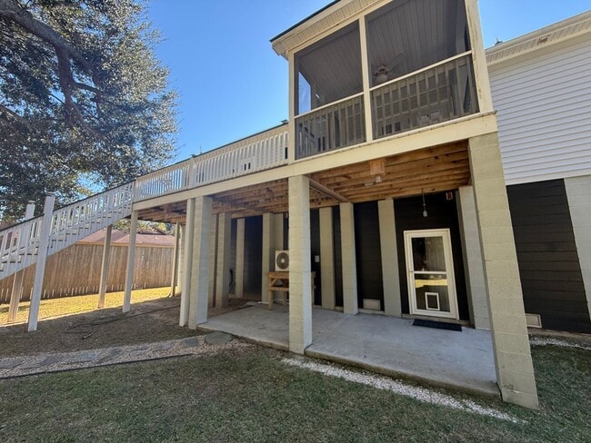 Building Photo - 3 Bedroom 2 Bath House in Lighthouse Point - James Island Charleston
