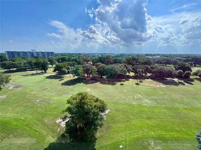 Building Photo - 575 Oaks Ln