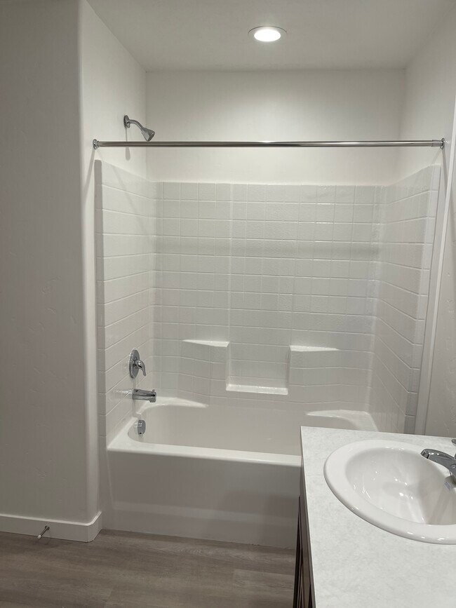 Master bathroom - 5757 E Bollo St