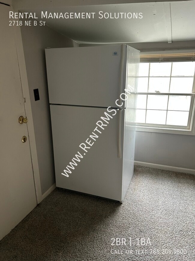 Building Photo - 2718 NE B St