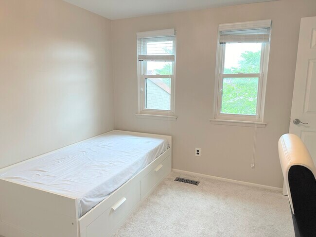 Building Photo - 3045 Moon Lake Dr