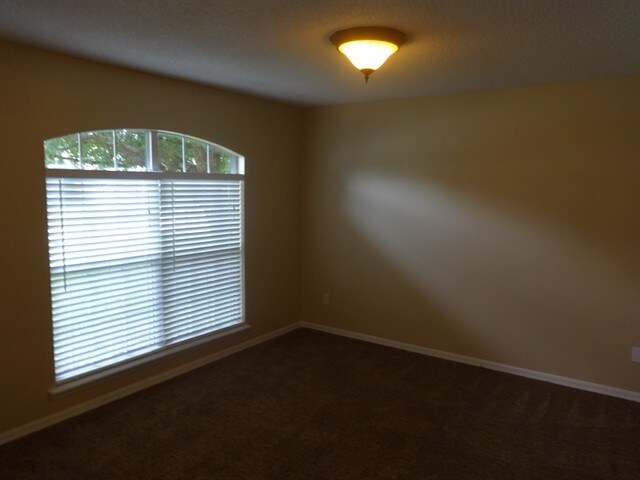 Building Photo - 9640 Clinton Corners Dr