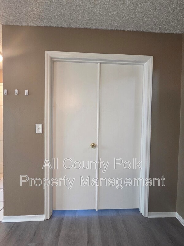 Building Photo - 1410 Bramblewood Dr