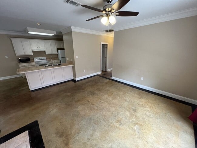 Building Photo - Beautiful 3BR Home in Sought-After Beau Pré off River Rd – Open Floor Plan & Fenced Yard!