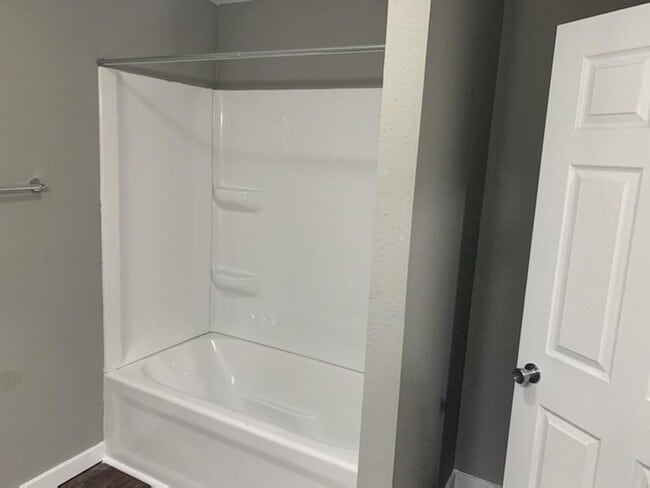 Building Photo - Newly remodeled 2 bedroom home