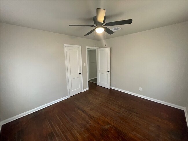 Building Photo - 6139 Belcrest St