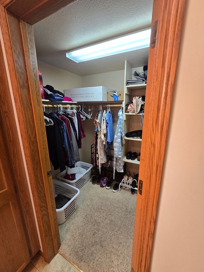 Building Photo - For Rent: 2 Bed / 2 Bath with 2-Car Garage...