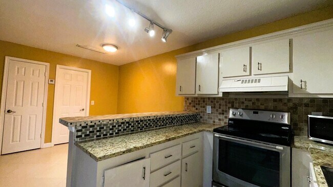 Building Photo - 303 Waterview Dr